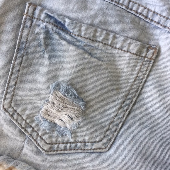 FREE PEOPLE LIGHT WASH DISTRESSED DENIM SHORTS - Picture 5 of 5